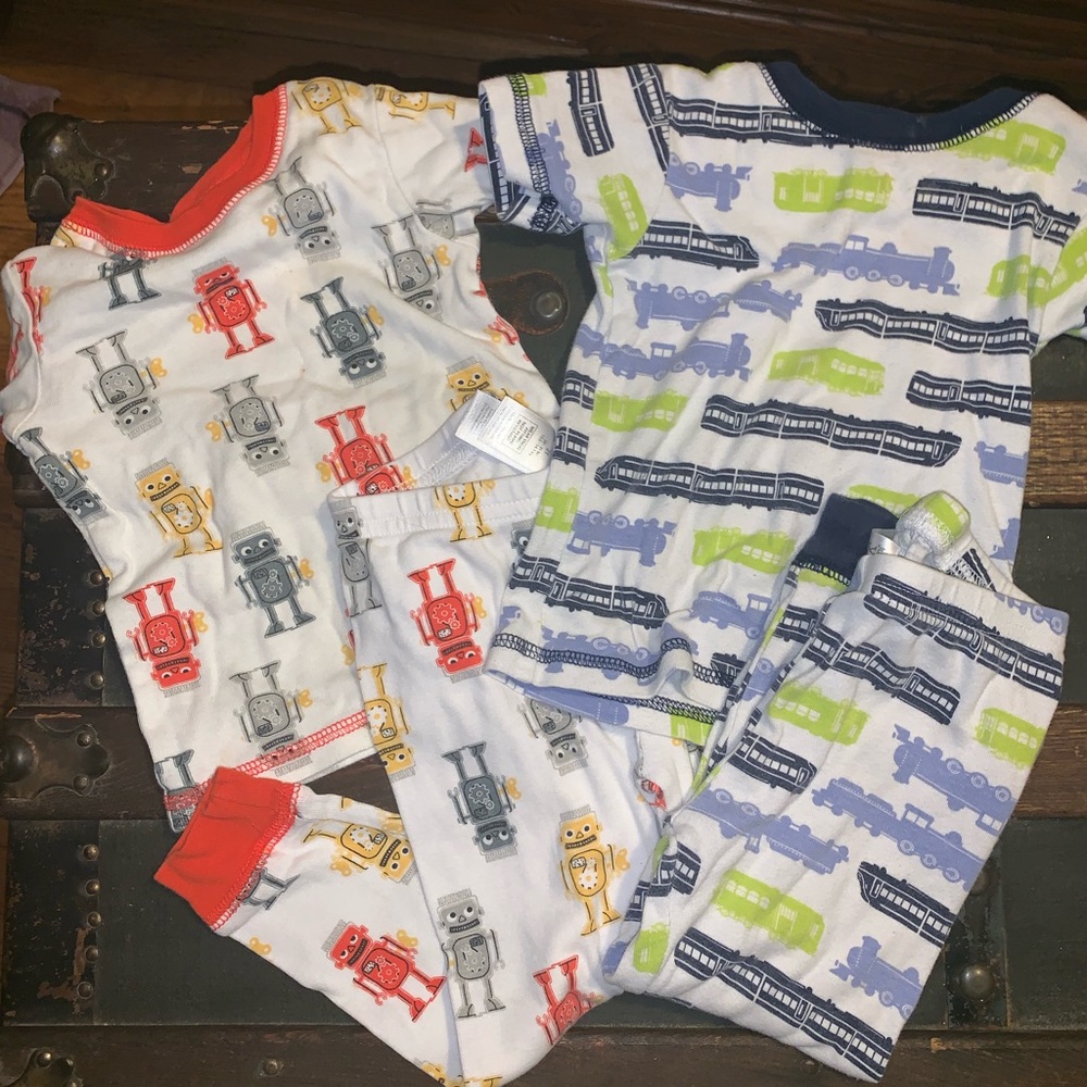 2 PJ sets. 2T PLAY